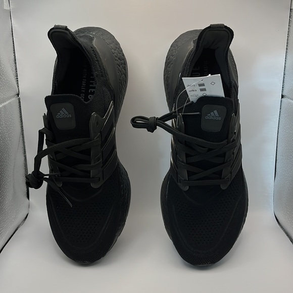 Adidas Ultraboost 22 Triple Black - Picture 4 of 5